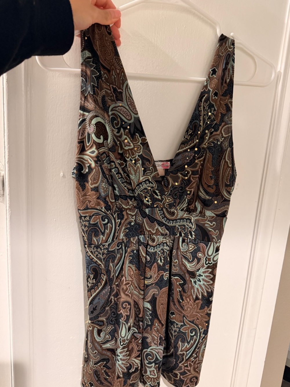 Paisley V-Neck Sleeveless Top in Black and Brown